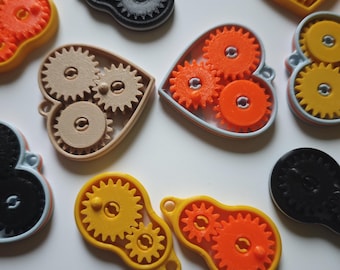 Customizable Mechanical Gear Keychain – Heart or Teardrop Shape – Swappable Spinning Gears – Fidget Steampunk Keychain