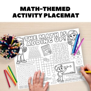 Puede incluir: Un mantel individual de actividades con temática matemática con el texto "THE MATH IS ADDING UP!". Presenta ilustraciones relacionadas con las matemáticas, un laberinto y un crucigrama. Se ven lápices de colores.