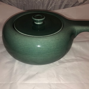 Vintage 1950&#39;s Russel Wright Spruce Green Covered Casserole 12” – Stick Handle - American Modern by Steubenville, Midcentury