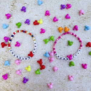 Adult Size Bulk Fish Extender Gift Friendship Bracelets – Set of 1, 5, 10, 15, or 20 | Disney Cruise Exchange Favors, Custom Sayings, 7” immagine 2