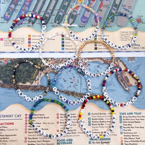 Adult Size Bulk Fish Extender Gift Friendship Bracelets – Set of 1, 5, 10, 15, or 20 | Disney Cruise Exchange Favors, Custom Sayings, 7” immagine 1