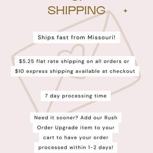 Pu&ograve; includere: Grafica con il testo "PROCESSING & SHIPPING" in oro. Il testo aggiuntivo include "Spedizioni veloci dal Missouri!" e "Tempo di elaborazione di 7 giorni". Viene visualizzato anche il nome del negozio "WISH UPON A WRIST".