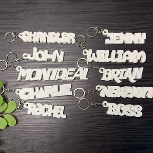 Masse personalisierte 3D gedruckte Name Schlüsselanhänger | Individuelle Schlüsselanhänger für Rucksack | Mehrfarbig | Party, Schule, Team Geschenke | Grosshandel 5/10/20+