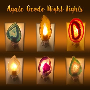 Peut inclure: Six veilleuses en agate géode aux couleurs variées, dont vert, jaune, rouge et violet. Chaque lampe présente une tranche de géode unique montée sur une base blanche à brancher. Le texte "Agate Geode Night Lights" est affiché en haut.