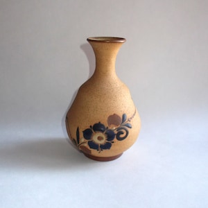Vase bourgeon de poterie en grès tonala mexicain vintage - oiseau et fleurs glacés - non signé