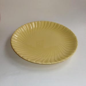 Vintage Mid Century Franziskaner / Gladding McBean Coronado Glänzende Gelbe 14 &quot;Chop Platte
