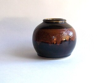 Vintage 1990s Alfredo Ibarra Handcrafted Pottery Vase-Dark Brown with Light Brown Etched Band