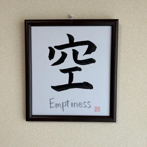 Japanische Zen-Kalligraphie „Sora“ – Himmel – Minimalistische Tintenkunst mit Rahmen