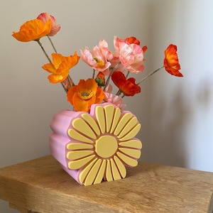 Daisy Chunky Vase: Unique Sculptural Home Decor
