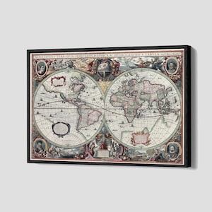 Puede incluir: Impresión enmarcada de un mapa del mundo antiguo con ilustraciones y texto detallados. El mapa es en tonos beige, azul y rosa, con un marco negro. El texto en la parte superior dice "NOVA TOTIVS TERRARVM ORBIS GEOGRAPHICA AC HYDROGRAPHICA TABVLA."