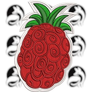 Op de afbeelding: Geborduurde patch met een rode vrucht met een uniek wervelontwerp, groene bladeren en een witte rand. De patch is waarschijnlijk bedoeld voor kleding of accessoires en voegt een decoratief element toe. Het ontwerp is gedetailleerd.
