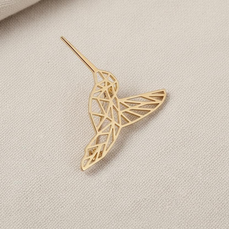Geometric Hummingbird Brooch Pin, Stainless Steel 18K Gold Plated Bird Lapel Pin, Minimalist Suit Accessory – Nature Lover Gift