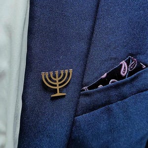 Jewish Menorah Men’s Brooch | Gold Silver Suit Lapel Pin, Hanukkah Wedding Groomsmen Gift, Jewish Shirt Accessory, Menorah Pin for Him