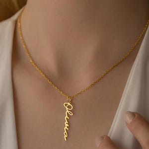 Custom Vertical Name Necklace for Women, Personalized Letter Pendant, Gold Necklace Gift, Mother’s Day Name Necklace, Elegant Custom Pendant