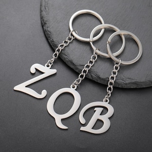 Llavero con letra inicial de la A a la Z, dije personalizado para bolso con inicial para él o ella, llavero vintage de acero inoxidable con el alfabeto o llavero con letra mayúscula, regalo