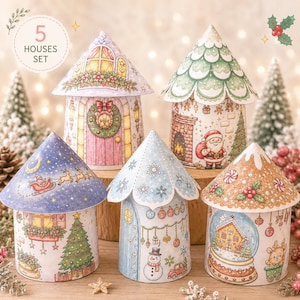Può includere: Un set di cinque casette decorative in carta con illustrazioni natalizie festive. Ogni casa ha un tetto conico e disegni unici che includono Babbo Natale, un pupazzo di neve, una casa di pan di zenzero, un albero di Natale e decorazioni.
