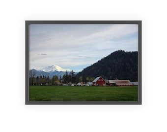 Póster enmarcado con paisaje de granja de montaña