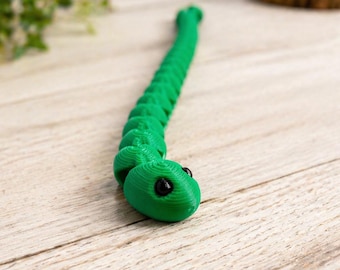 Articulated Snake Fidget Toy – Flexible Desk Pet, Iridescent Stress Relief