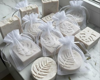 10 Goats Milk Soaps With Oats & Natural Loofah