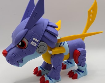 Puede incluir: Una figura de criatura estilizada con cabeza y cuerpo blindados de color morado y detalles en azul claro. Tiene el pecho amarillo, púas amarillas en la cola y garras rojas. La criatura presenta grandes ojos rojos expresivos.