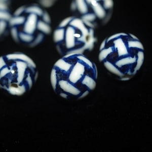 Vintage Blue White Porcelain Chinese Bead Basket Weave 10mm Round