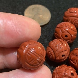 Een Vintage Gesneden Chinese Natural Red Jasper Bead Double Shou Design 14mm Ronde
