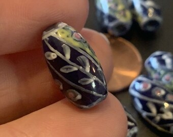 ヴィンテージ中国手描き楕円形磁器ビーズ 25 x 14 mm、2 個 b2-587