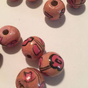 Jahrgang NOS Menge von 4 Hand lackierten Holz Holzperlen mit Blumen 15mm