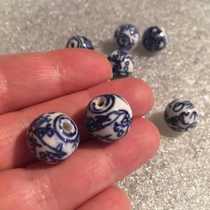 2 cuentas Vintage pintado a mano azul y blanco porcelana chino dragón 14mm redondo
