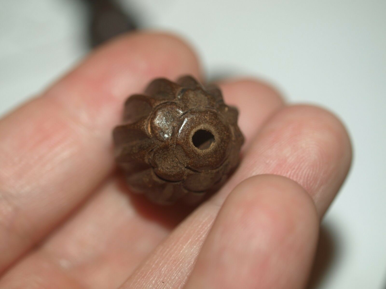 ONE Vintage Carved Chinese Wood Bead Chrysanthemum Flowers Round Detailed 22mm ONE Vintage Carved Chinese Wood Bead Chrysanthemum Flowers Round Detailed 22mm
