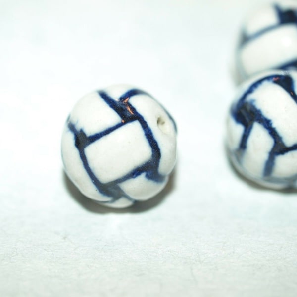 Vintage Blue White Porcelain Chinese Bead Basket Weave Endless Knot 14mm Round