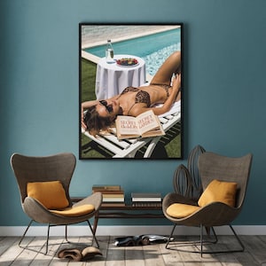 Poster retrò con donna che prende il sole, stampa classica da spiaggia, arte murale estetica di altri tempi, vibrazioni estive alla moda, arredamento vintage per la casa