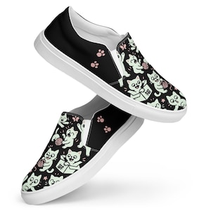 Kawaii Cat Chaos: zapatillas de lona sin cordones para mujer con diseño personalizado, con estampado gráfico, un básico informal y el regalo perfecto.