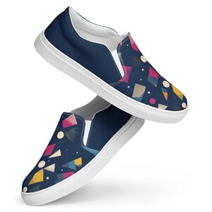 Formas Cósmicas: Zapatos de lona sin cordones para mujer con diseño personalizado, estampados gráficos, un básico informal y el regalo perfecto.