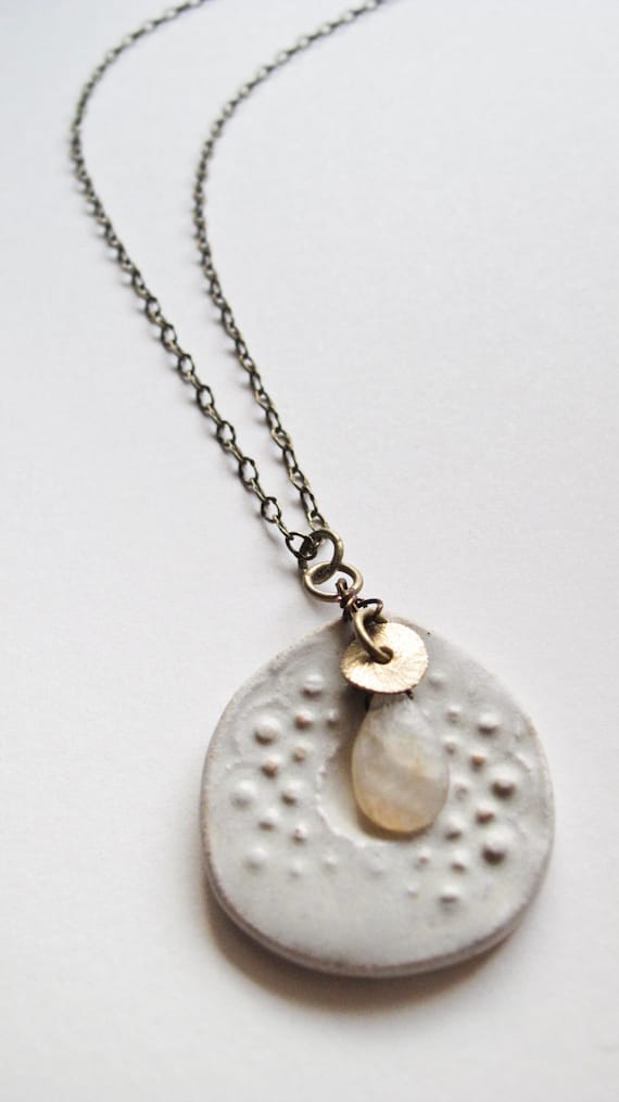 Items similar to vintage brass ceramic necklace on Etsy