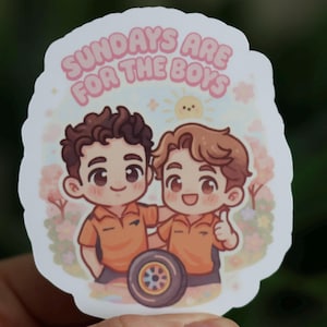 Adesivo &quot;La domenica è per i ragazzi&quot; - Adesivo Chibi ispirato alla F1 / Adesivo Lando Norris e Oscar Piastri / Adesivo McLaren per ragazze