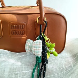 Personalized Paracord Bag Accessory Gift - Custom Name - Designer Bag Keychain - Gift - Chain Cord Bag Charm - Women&#39;s Handmade Purse Charm