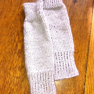 Light lavender knitted leg warmers image 3