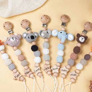 Personalized Pacifier Clip,Custom Dummy Clip with Crocheted Animal,Wooden baby shower gifts,Engraved Acifier Clip With Name,Newborn Gifts