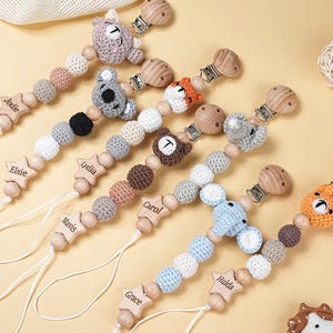 Custom Dummy Clip with Crocheted Animal,Personalized Pacifier Clip,Wooden baby shower gifts,Engraved Acifier Clip With Name,Newborn Gifts