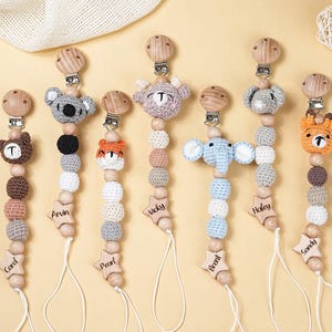 Wooden baby shower gifts,Personalized Pacifier Clip,Custom Dummy Clip with Crocheted Animal,Newborn Gifts,Engraved Acifier Clip With Name·