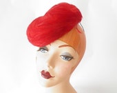 Red feather tilt hat/ 1950s-60s half hat