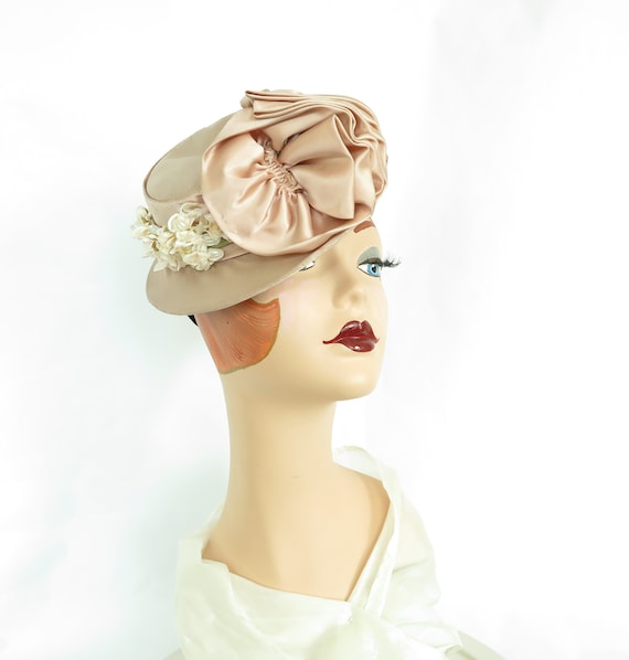 Pink tilt hat, vintage percher, 1940s mauve satin