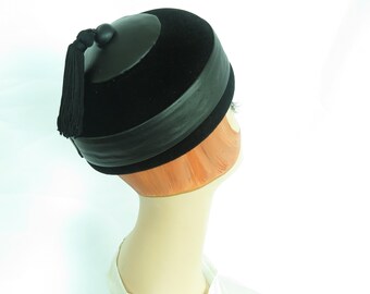 Vintage 60s hat black velvet pillbox womans 1960s France Jan Leslie