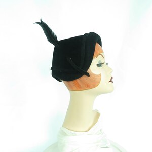 Vintage 40s hat black with feather womans 1940s pixie Lynne Brooke