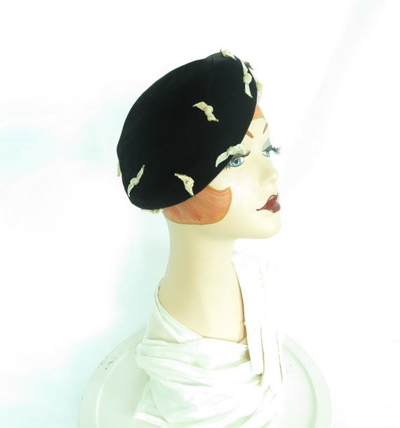 Vintage 50s hat and gloves, black velvet beret pi… - image 2