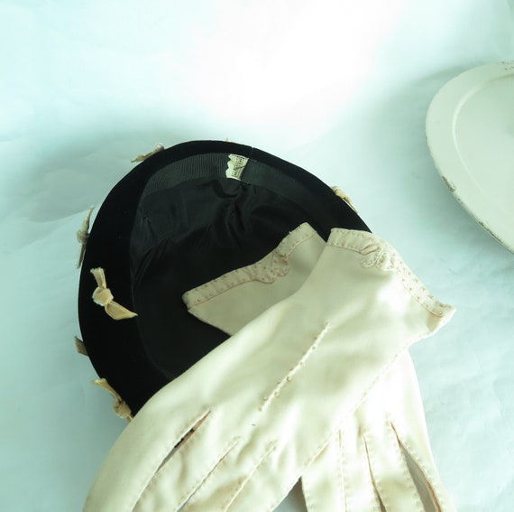 Vintage 50s hat and gloves, black velvet beret pi… - image 10