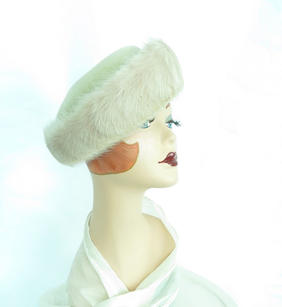 Vintage 60s hat feather Breton womans 1960s beige… - image 1