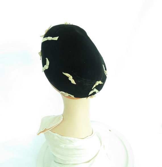 Vintage 50s hat and gloves, black velvet beret pi… - image 4