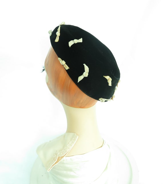 Vintage 50s hat and gloves, black velvet beret pi… - image 5